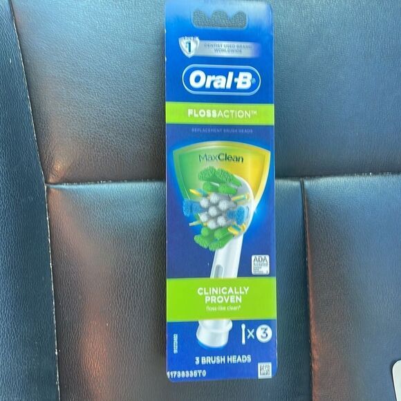 Oral B Replacement Brush Head Bundle - Picture 3 of 5